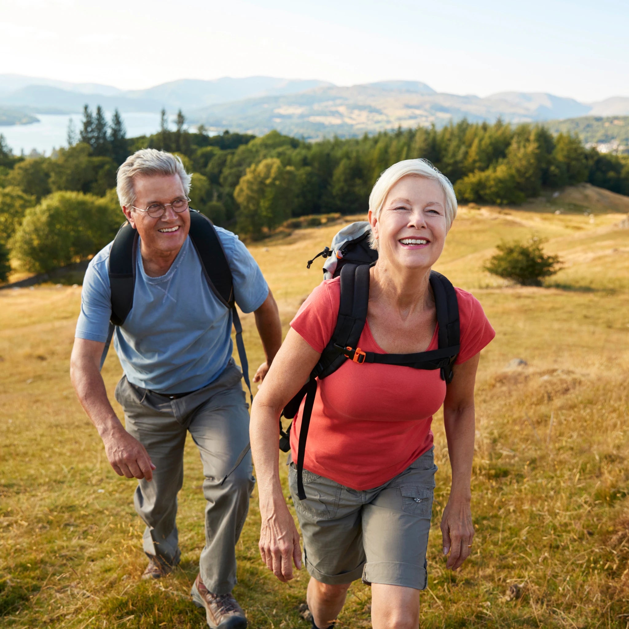 aktives-paar-wandern-energie-ab-60_webp.webp